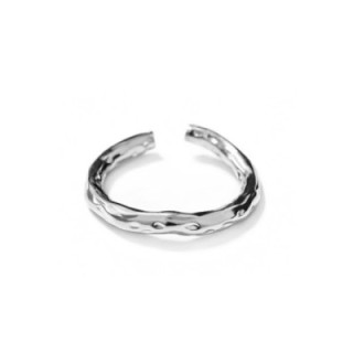 Anello Acciaio Silver Ondulato con Finitura Martellata