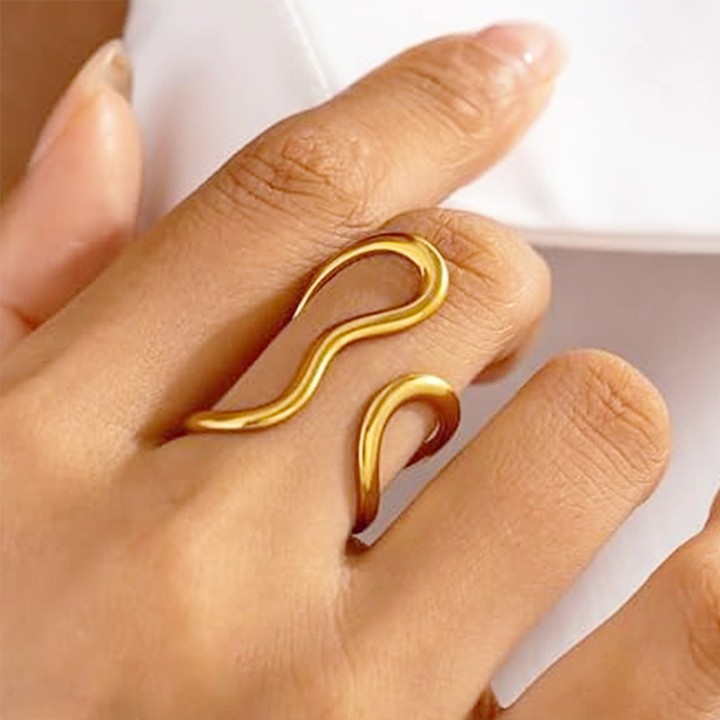 Cuff Ring 'Glide' Placcato Oro Giallo a Onda Estesa Verticale