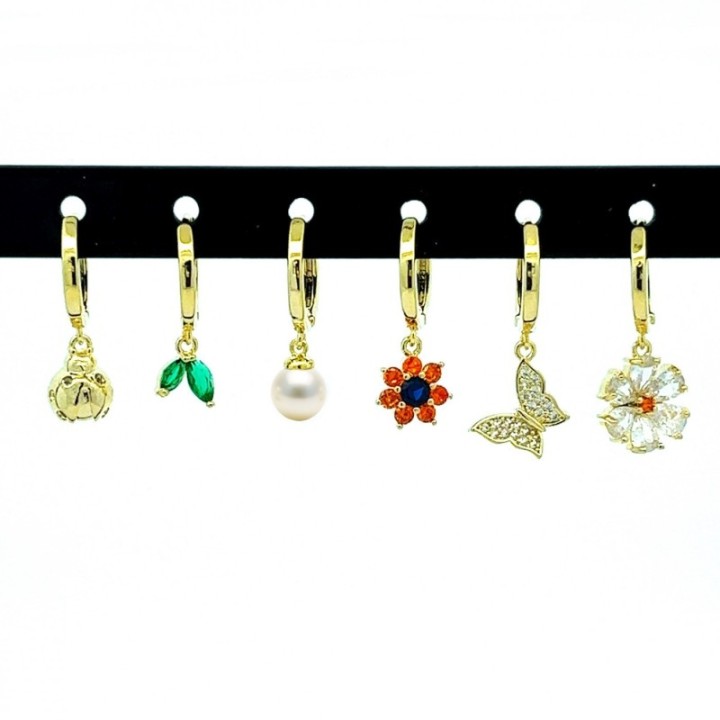 Set 6 Orecchini Bijoux Dorati Fantasia a Cerchio con Ciondolo