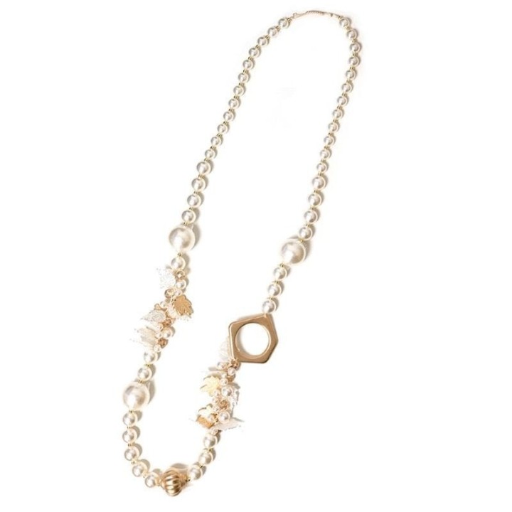 Collana Lunga di Perle con Foglie